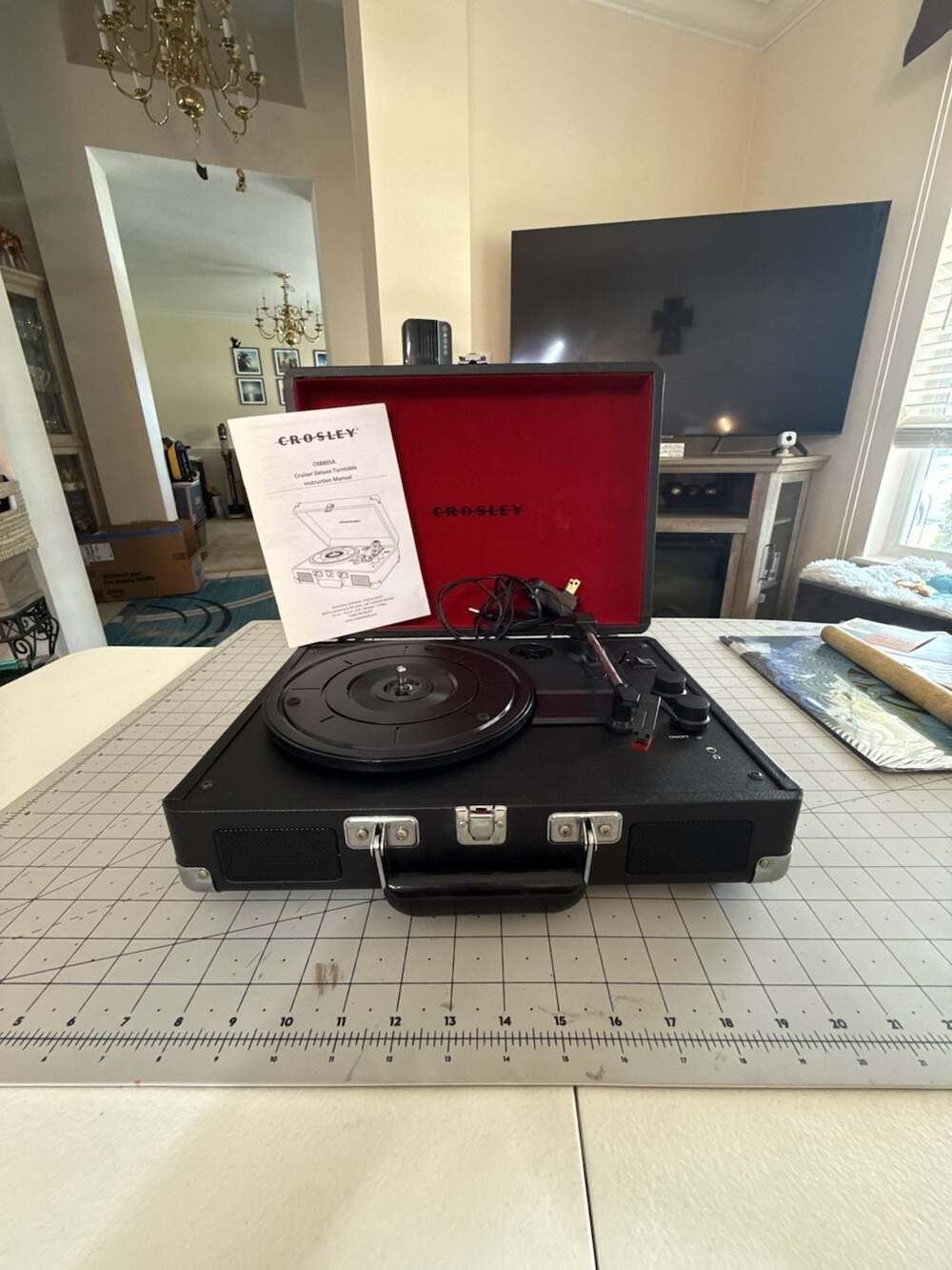Crosley CR8005A Cruiser Deluxe TurntablePortable Record Player Black NEW